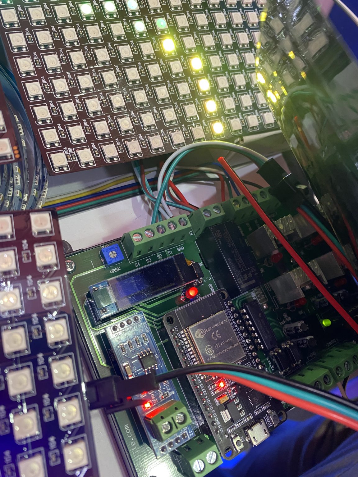 ผลิตบอร์ดควบคุมไฟ LED แบบ Pixel ws2812 – www.iottoyou.com